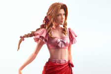 『FF7』パレオまとった水着エアリスが美しい…！可動するクラウドからティファまで、3人のフィギュアが予約受付中