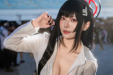 【コスプレ】黒ストッキングにタイトなミニスカートが完璧！香港美女の『ブルアカ』調月リオは目のやり場に困る美しさ【写真8枚】