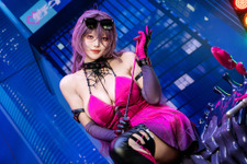 【コスプレ】ムチを片手に豊満な美ボディでバイクを走らせる!ストッキングも妖艶な『カレイドライダー』ルーシーが美しすぎた【写真8枚】