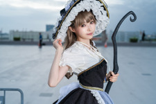 【コスプレ】ウエストが細すぎる…！華奢なボディとフリルが美しい衣装で、曇天に佇む「霧雨魔理沙」の雰囲気が良すぎた【写真10枚】 画像