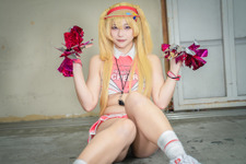 【コスプレ】元気いっぱいの応援とダイナマイトな太ももでテンション爆上げ！『NIKKE』クレイの美女レイヤーが可愛くハッスル【写真10枚】