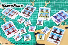 平成・令和ライダーが証明写真風にバッチリ決める！アクリルキーホルダー2種と缶バッジが予約販売