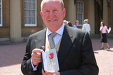 アイドスの終身会長を務めたIan Livingstone氏が退社、今後は教育方面へ 画像