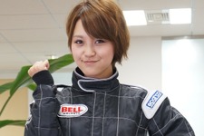 『GRID Autosport』で元レースクイーンと対戦！ 「桃んが」が編集部にやってきた 画像