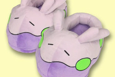 “最弱のドラゴン”で話題沸騰中の「ヌメラ」、新グッズが2月7日発売！“スリッパ”や“むにむにぬいぐるみ”など 画像