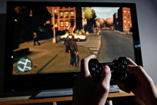 ドイツ人男性が「ゲームをプレイし続ける」為に恋人に薬物投与、地裁から500ユーロの罰金課される 画像