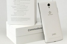 コモドール64がスマホになって復活！C64＆Amigaのゲームもプレイ可能 画像