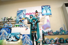 【レポート】「マジカルミライ 2015」企画展に「シテヤンヨ＆たこルカ」襲来、恒例の祭壇も登場 画像
