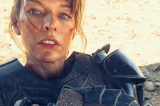 ミラ・ジョボビッチが映画版『モンスターハンター』の撮影現場写真公開！ スリンガーもチラリ 画像