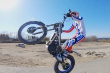 『トライアルズ ライジング』の「トライアル」ってどんな競技？現役プロ選手にデモンストレーションを見せてもらった 画像