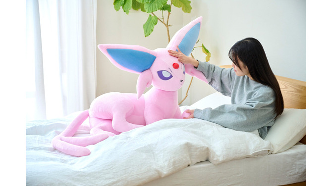 『ポケモン』エーフィ、ブラッキーの等身大ぬいぐるみ予約は6月16日まで！