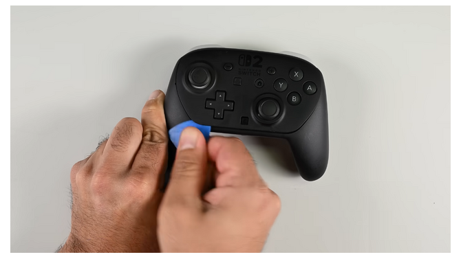 「スイッチ2」純正プロコン、やっぱり「ドリフト」悩まされそう？海外修理チャンネルからみる