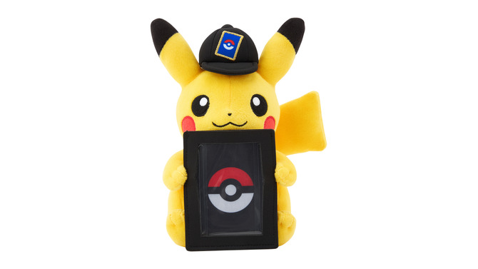 ピカチュウと『ポケカ』を一緒に飾れる！ 可愛い“ぬいぐるみ”が7月18日発売―イーブイ、ミュウもラインナップの便利アイテム