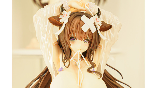 ドキッとする夏衣装から涼やかなドレスまで、「ワンフェス」に猛暑を吹き飛ばす『アズレン』『ブルアカ』美女フィギュアが集結【WF2025夏】