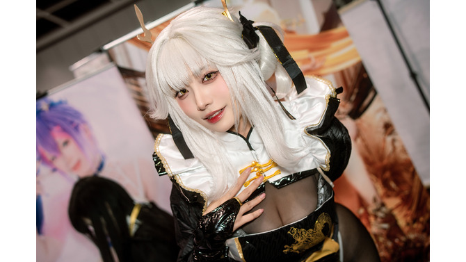 ブラン『勝利の女神:NIKKE』／Aoi（Instagram：aoi._.9z）