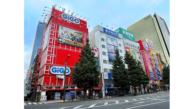「GiGO 秋葉原1号館」33年の歴史に幕。“アキバ”の赤いランドマークがファンに見守られ、ついに営業最終日