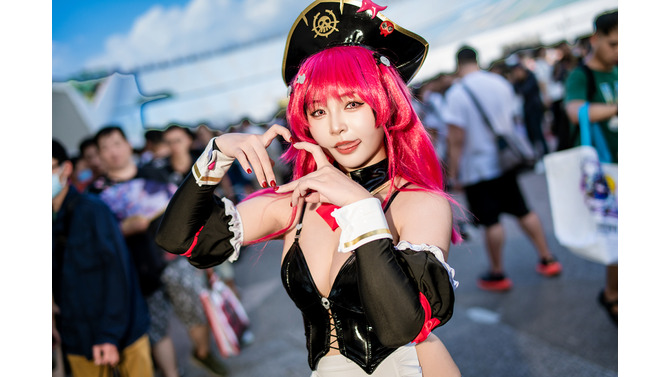 マスト：ロマンチックメイド『勝利の女神:NIKKE』／鶴葵（X：@tsuru_Cosplay、Instagram：tsuru_cos_aoi）