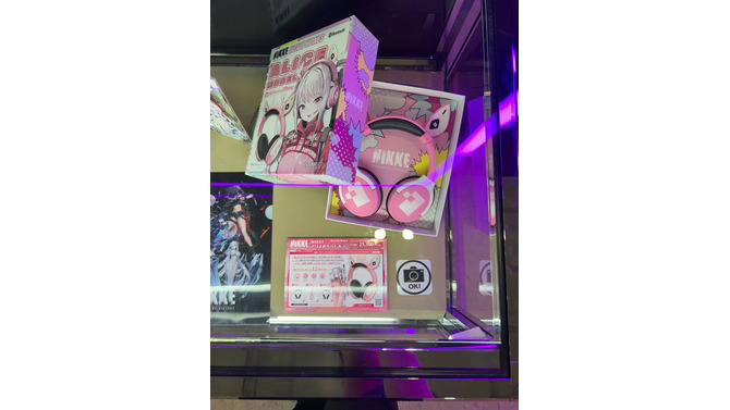 どこを見ても目を奪われる…！『アトリエ』シリーズ『DOAXVV』『NIKKE』の妖艶タペストリーなど―魅力的な物販ブースレポ【TGS2025】