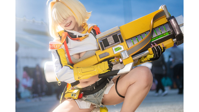 エレグ『勝利の女神：NIKKE』／Kadorin 仁美（Instagram：kadorin.hitomi）【タイ】