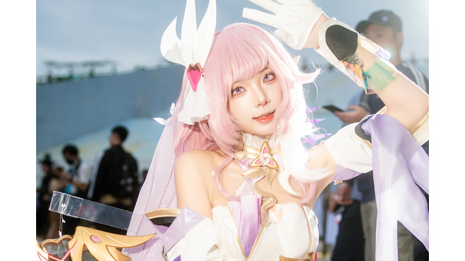 エリシア『崩壊3rd』／四巫日モミ（Instagram：momihi__444、X：@momihi__44）【台湾】