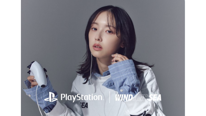 PS5を購入した加藤小夏さん、PlayStationとのコラボアパレルで「SEAギャル」に。メガネっ娘姿も