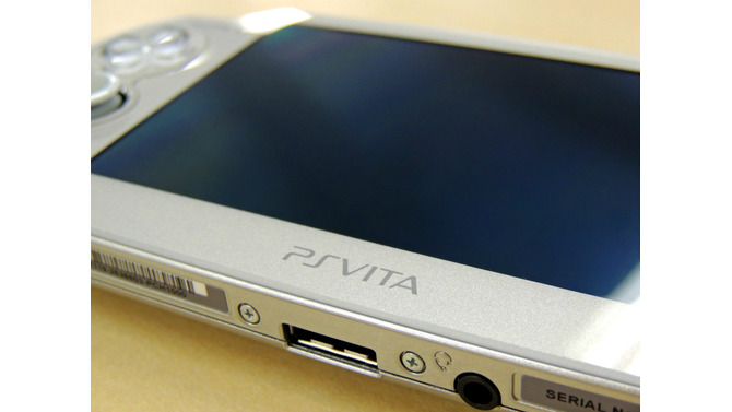 PS Vita アイス・シルバー｣