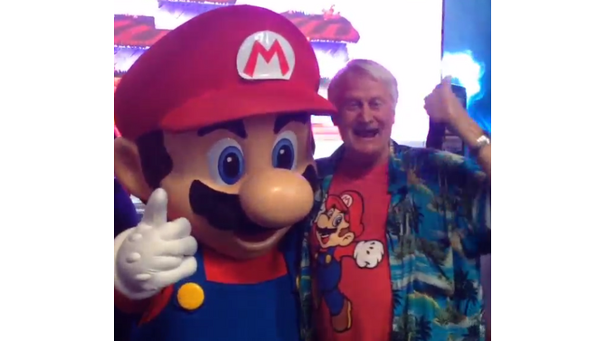 マリオの声優が実演！マリオ人形が昆虫や夕食を観察するシュールな吹き替えムービー