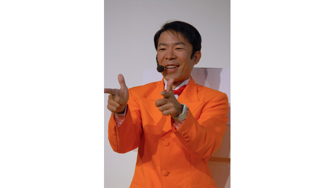 【TGS2008】ダンディー坂野さんがDS『ガーデニングママ』を紹介