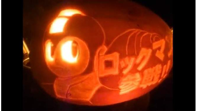 ハロウィンの夜に相応しい、カボチャに「ロックマン」や「コマさん」を彫り上げる動画はいかが？