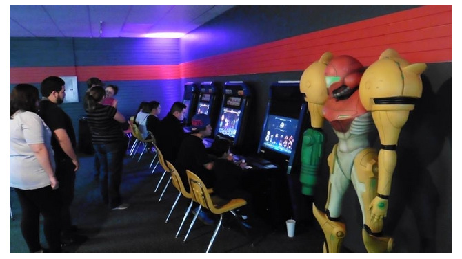 日本のアーケードゲームがプレイできるカフェ、米テキサスにオープン