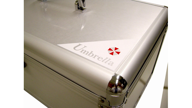 オンライン限定、「BIOHAZARD Umbrella aluminum BOX」が発売中