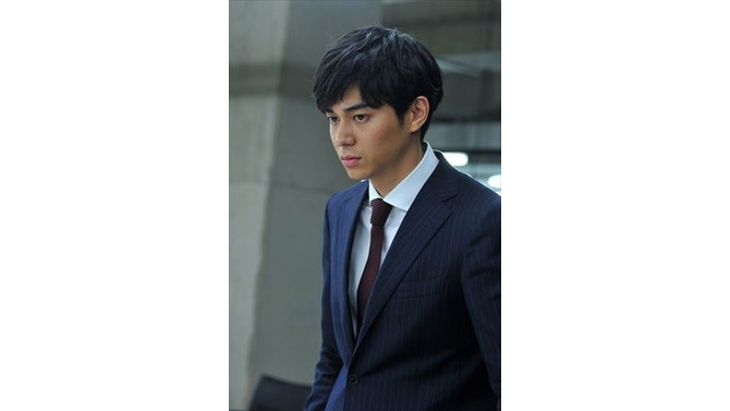 「デスノート 2016」東出昌大が演じるデスノートヲタクの主人公の新たな場面写真公開