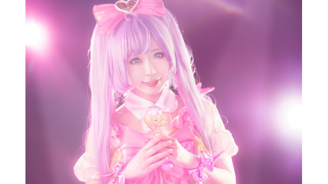 「サイリウムチェンジ！」の声でコスプレ衣装が光り輝く！ 音声認識を取り入れた“らぁら”の電飾衣装が見事な完成度
