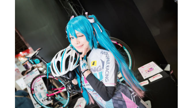 【コスプレ】「ワンフェス2019冬」初音ミクに扮したコンパニオンさんに注目！ GSRコーナー【写真34枚】