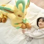 意外とデカい…！ 『ポケモン』等身大のイーブイフレンズぬいぐるみ第3弾が受付開始―今回はリーフィア、グレイシア、ニンフィアの3種類