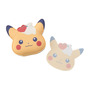 ダイナーを手伝うピカチュウが可愛い！ちょっとレトロな新グッズ「PIKACHU DINER」として、ぬいぐるみやエプロンなどを用意