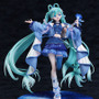 満天の星空の下で歌う「初音ミク」が綺麗！イラストレーター・Tiv氏が描いた「マジミラ2025」メインビジュアルを立体化