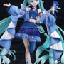 満天の星空の下で歌う「初音ミク」が綺麗！イラストレーター・Tiv氏が描いた「マジミラ2025」メインビジュアルを立体化