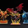 『遊戯王』ラー、オシリス、オベリスクの三幻神が究極の姿で降臨！エフェクトパーツやライトアップ機能搭載専用台座、記憶石版リモコンがセットで商品化