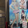 どこを見ても目を奪われる…！『アトリエ』シリーズ『DOAXVV』『NIKKE』の妖艶タペストリーなど―魅力的な物販ブースレポ【TGS2025】