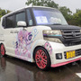 人気VTuberにウマ娘、初音ミクまで！雨にも負けなかった痛車＆痛バイクを取材【第九回 天下無双 東西最強痛車決戦 フォトレポ】