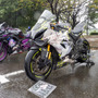 常闇トワ様の「マツダ3」に輪堂千速のヤマハバイクも！岐阜に集まったホロライブの痛車・痛バイクまとめ【第九回 天下無双 東西最強痛車決戦 フォトレポ】
