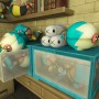 『ポケモンZA』“カナリィ”フィギュアにタペストリー…ラシーヌ工務店でグッズを追ったら見えてきた、カナリィの“祖父愛”や“少し若い頃”