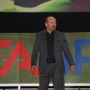 古巣の壇上に上がるピーター・ムーア氏