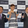 写真左から、サムスン電子ジャパン石井専務、押切さん、サムスン電子ジャパン趙洪植代表取締役