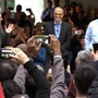 「Bill Gates at Microsoft's “Meet the CEO”」での一幕。左より、ゲイツ氏、ナデラ氏、バルマー氏