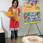 イベント第二部の“めぐると巡る！メイプルストーリー”では、大勢のプレイやーを石井めぐるさんが先導しました。操作を誤って崖から落ちると、何十人のプレイヤーも続いて落ちる場面も