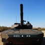 正面から見た姿は戦車と変わらない。
