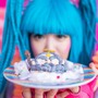 「スーパーゼウスケーキセット」（ドリンクつき）1,400円（税抜）（C）LOTTE/ビックリマンプロジェクト