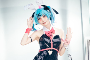 【コスプレ】初音ミクのバニーガールがスタイル良すぎないか！？レオタードに手錠姿が闇っぽさある美女レイヤー【写真7枚】 画像